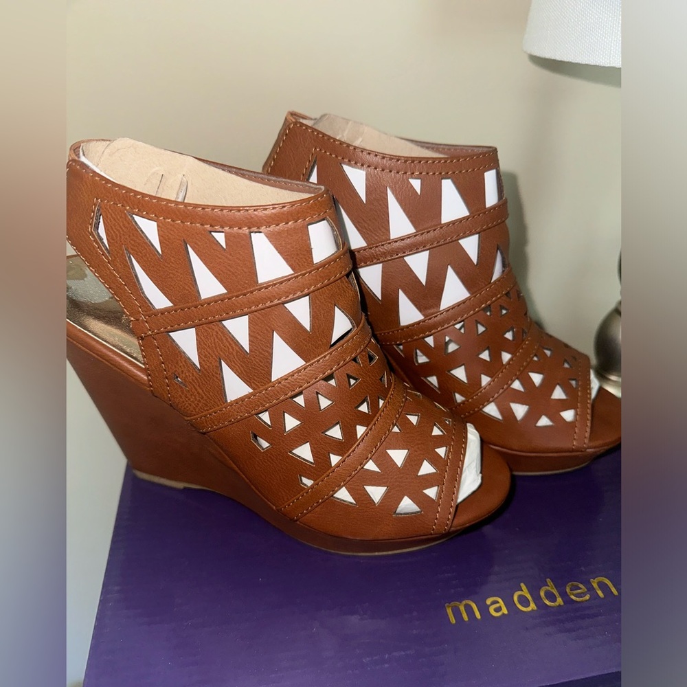 Brown/Tan wedges